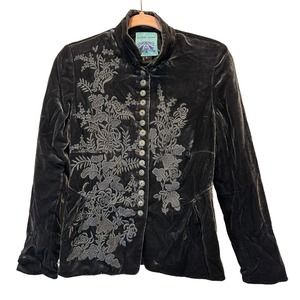 Chic Black Velvet Blazer with Floral Embroidery